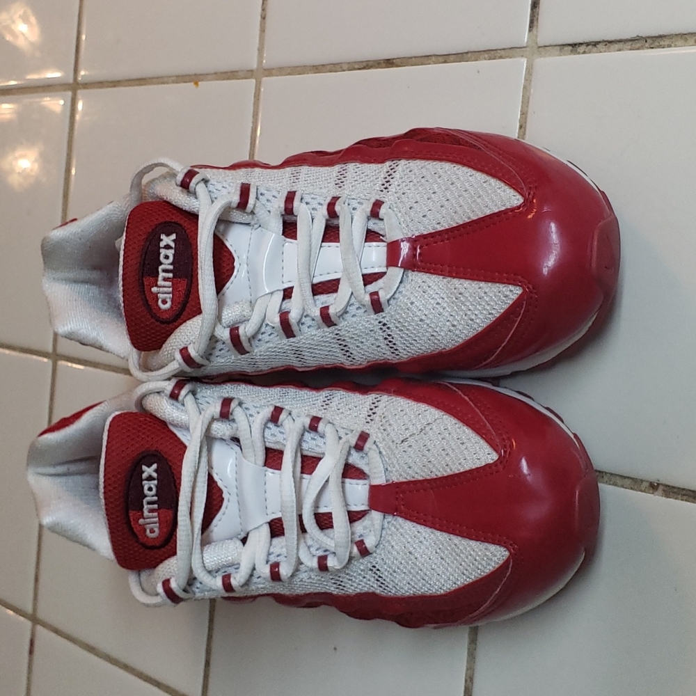 Red Nike Airmax